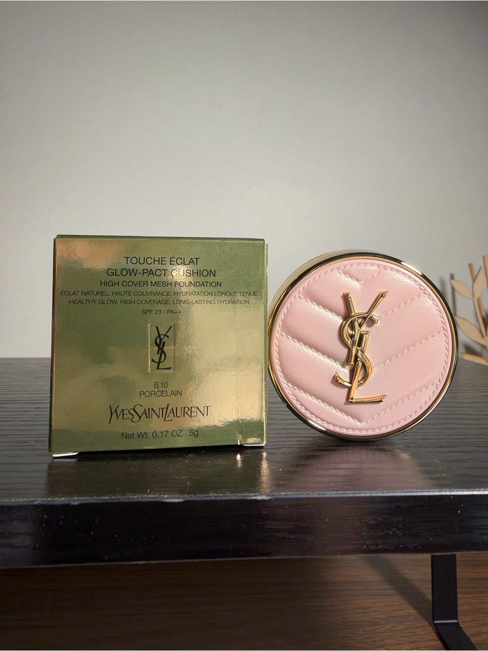 Yves Saint Laurent Cushion Foundation Compact  B10 Porcelain